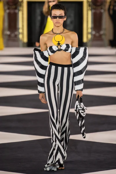 Look 32